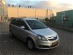 Opel Zafira - 1.9 CDTi Cosmo AIRCO / APK 04-2020 / NAVI / LEDER / PDC / VELGEN / 7 PERSOONS / ELEKTR - 1 - Thumbnail