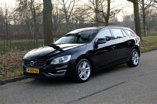 Volvo V60 - D6 AWD Plugin-Hybrid Summum - 1