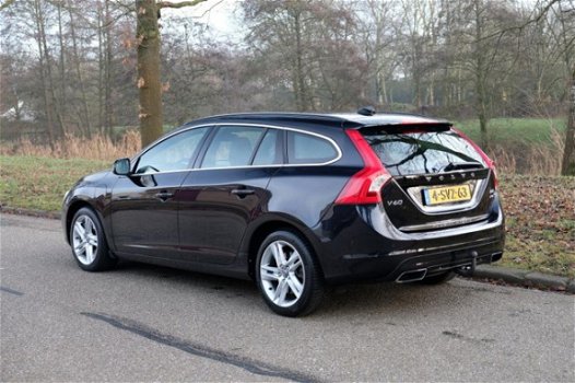 Volvo V60 - D6 AWD Plugin-Hybrid Summum - 1