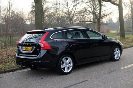 Volvo V60 - D6 AWD Plugin-Hybrid Summum - 1