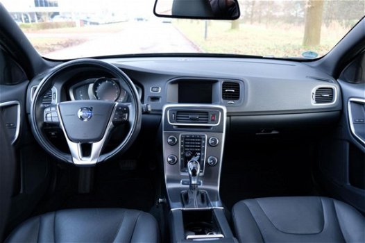 Volvo V60 - D6 AWD Plugin-Hybrid Summum - 1