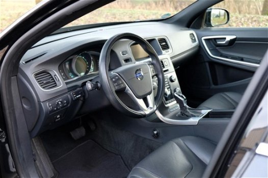 Volvo V60 - D6 AWD Plugin-Hybrid Summum - 1