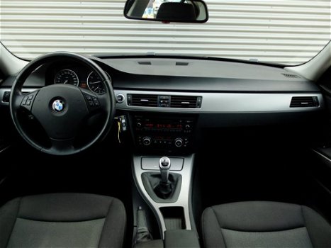 BMW 3-serie - 320i Executive *Klimaatreg*Parkeersens.*Trekhaak - 1