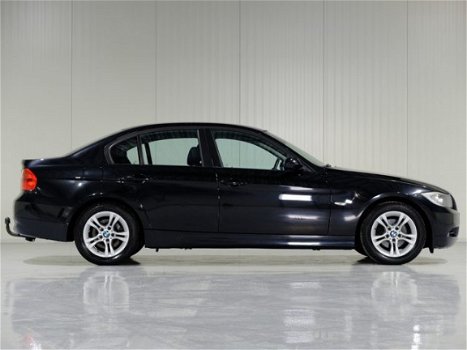 BMW 3-serie - 320i Executive *Klimaatreg*Parkeersens.*Trekhaak - 1