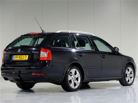 Skoda Octavia Combi - 1.8 TSI Elegance Business Line *Navigatie*Klimaatreg.*Parkeersens - 1