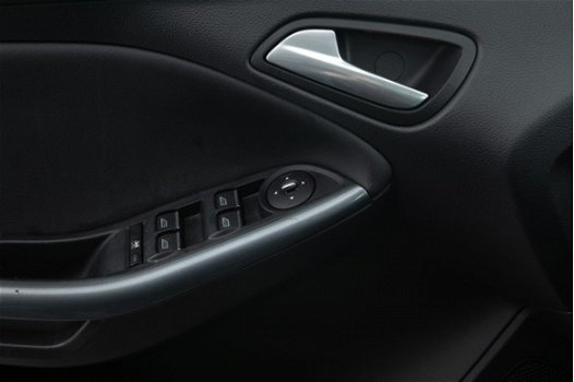 Ford Focus - 1.6 TDCI First Edition 5-drs 1e Eigenaar NAVI | CRUISE | Half LEDER -A.S. ZONDAG OPEN - 1