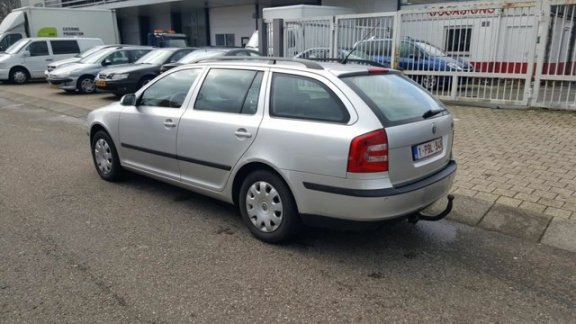 Skoda Octavia Combi - 1.6 Elegance - 1