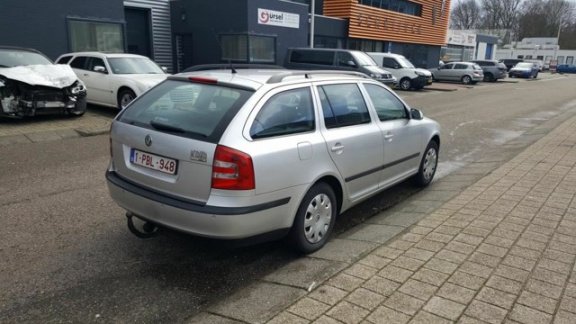 Skoda Octavia Combi - 1.6 Elegance - 1