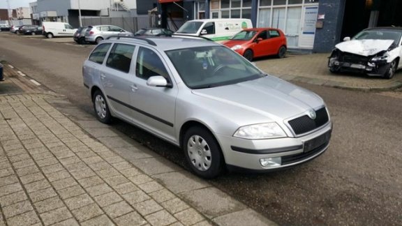 Skoda Octavia Combi - 1.6 Elegance - 1