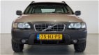 Volvo XC70 - 2.4 D5 Comfort Line Nederlandse auto YOUNGTIMER 240000km met leer navi pdc lekt verst s - 1 - Thumbnail