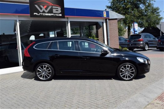 Volvo V60 - 2.0 T5 Momentum 203pk Navigatie Xenon Automaat - 1