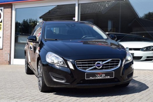 Volvo V60 - 2.0 T5 Momentum 203pk Navigatie Xenon Automaat - 1