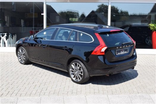 Volvo V60 - 2.0 T5 Momentum 203pk Navigatie Xenon Automaat - 1