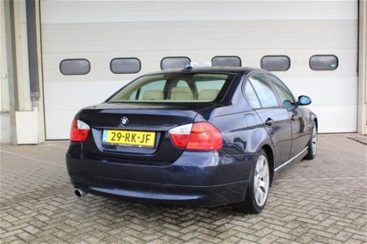 BMW 3-serie - 320i Dynamic Executive XENEON.NAVI.PDC.LEDEREN.AIRCO.NAP...DEALER OH - 1