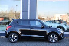 Suzuki Swift - 1.0 Stijl Smart Hybrid TREKHAAK | NAVIGATIE | ADAPTIVE CRUISE CONTROLE