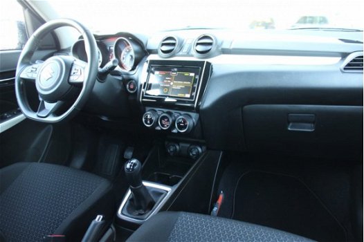 Suzuki Swift - 1.0 Stijl Smart Hybrid TREKHAAK | NAVIGATIE | ADAPTIVE CRUISE CONTROLE - 1