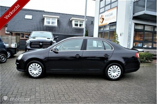 Volkswagen Jetta - 1.6 FSI Comfortline - 1