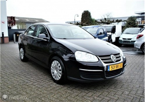 Volkswagen Jetta - 1.6 FSI Comfortline - 1