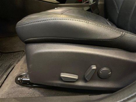 Ford Focus - 162 PK | Elektrische stoel | Achteruitrijcamera | Leder | Schuifdak | Stoelverwarming | - 1
