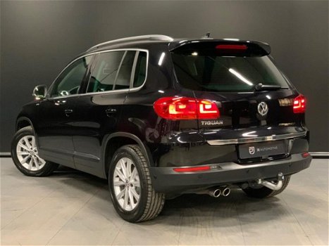 Volkswagen Tiguan - 2.0 TSI Sport&Style 4Motion , Pano, Led/Xenon, Cam, Cruise, Trekhaak, Keyless - 1