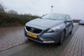 Volvo V40 - 2.0 D2 MOMENTUM ZEER LUXE 1E EIG NAVI 1/2 LEDER STOEL+VORRUITVERW. CLIMA CRUISE BLUETOOT - 1 - Thumbnail