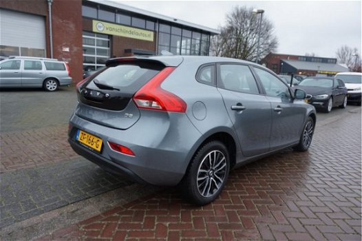 Volvo V40 - 2.0 D2 MOMENTUM ZEER LUXE 1E EIG NAVI 1/2 LEDER STOEL+VORRUITVERW. CLIMA CRUISE BLUETOOT - 1