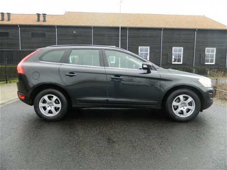 Volvo XC60 - 2.0 D4 Momentum AUTOMAAT LEER NAVI XENON PDC - 1