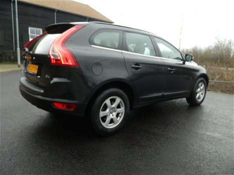 Volvo XC60 - 2.0 D4 Momentum AUTOMAAT LEER NAVI XENON PDC - 1