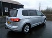 Volkswagen Touran - 1.6 TDI SCR Highline 7p AUTOMAAT 7-PERSOONS - 1 - Thumbnail