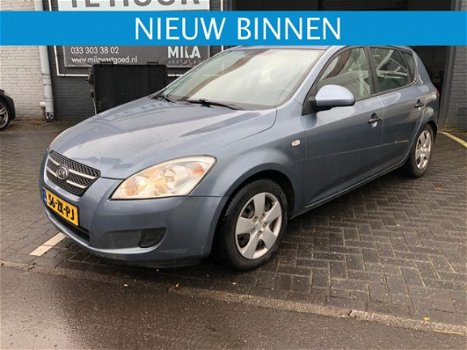 Kia Cee'd - 1.6 CRDi 115 X-tra Airco - 1