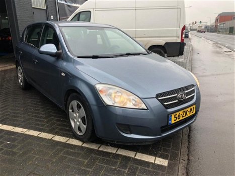 Kia Cee'd - 1.6 CRDi 115 X-tra Airco - 1