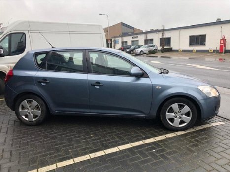 Kia Cee'd - 1.6 CRDi 115 X-tra Airco - 1