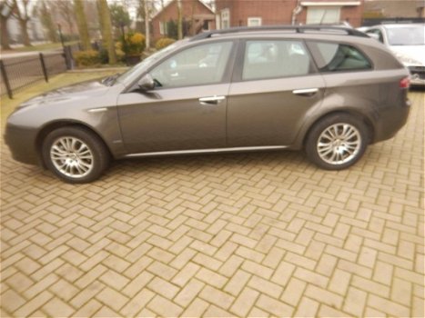 Alfa Romeo 159 Sportwagon - 1.8 mpi Business ZEER NETTE ALFA 159 MET LEDER, N.A.P - 1