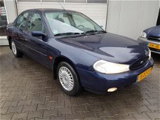 Ford Mondeo - 2.0-16V Business Edition AUTOMAAT...AIRCO..UNIEK