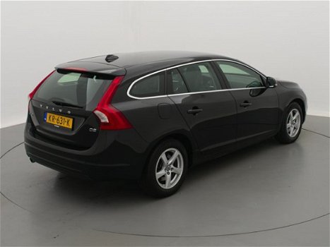 Volvo V60 - 120PK Nordic+ (NAVI/PDC/CLIMA/STOELVERWARMING) - 1