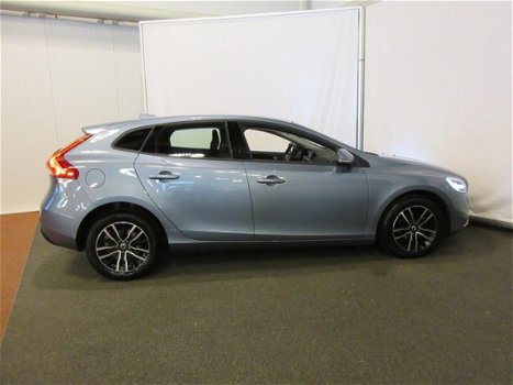 Volvo V40 - 2.0 D2 Nordic + (NAVI/PDC/TREKHAAK/STOELVERW) - 1