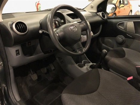 Toyota Aygo - 1.0-12V Comfort 68pk 5-drs H5 (Radio, Lichtmet.wielen) - 1
