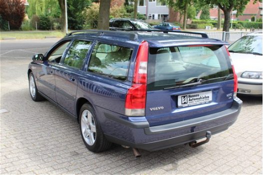 Volvo V70 - 2.4 D5 Premium Mobility Lage bijtelling specialist - 1