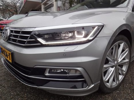 Volkswagen Passat Variant - TDi 120pk Aut R-Line Panoramadak - 1