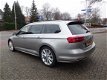 Volkswagen Passat Variant - TDi 120pk Aut R-Line Panoramadak - 1 - Thumbnail