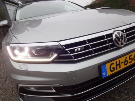 Volkswagen Passat Variant - TDi 120pk Aut R-Line Panoramadak - 1