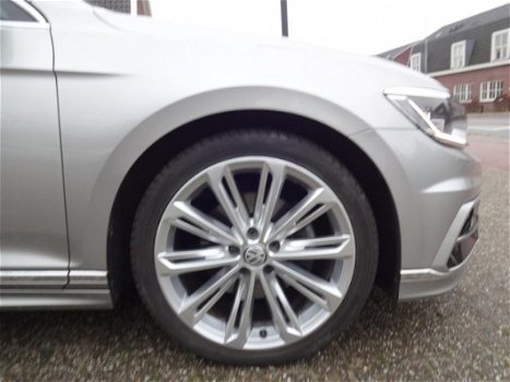 Volkswagen Passat Variant - TDi 120pk Aut R-Line Panoramadak - 1