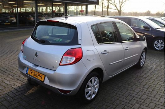 Renault Clio - 1.5 dCi Collection 50 procent deal 1.725, - ACTIE Trekhaak / Airco / Cruise / Parrot - 1