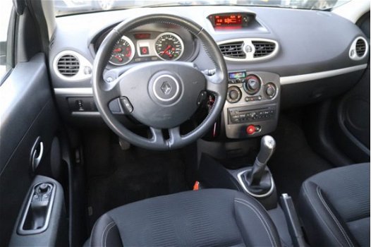 Renault Clio - 1.5 dCi Collection 50 procent deal 1.725, - ACTIE Trekhaak / Airco / Cruise / Parrot - 1