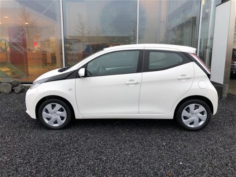 Toyota Aygo - 1.0 VVT-i x-play Bluetooth Camera - 1