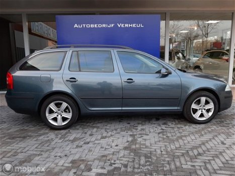 Skoda Octavia Combi - - 1.6 Ambiente Airco Cruise Nap Boekjes - 1