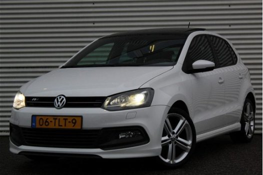 Volkswagen Polo - 1.2 TSI 90pk Highline R-Line / Panorama / Xenon / Navi / Trekhaak - 1