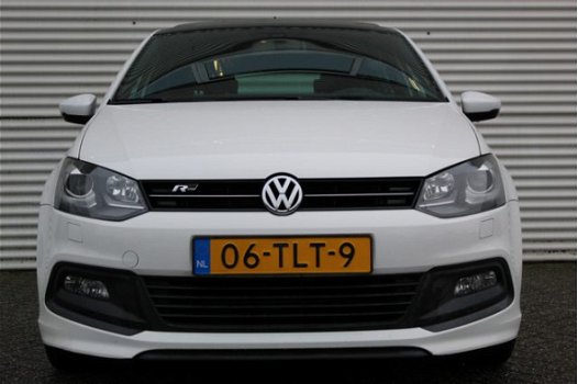 Volkswagen Polo - 1.2 TSI 90pk Highline R-Line / Panorama / Xenon / Navi / Trekhaak - 1