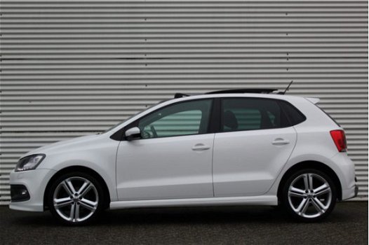 Volkswagen Polo - 1.2 TSI 90pk Highline R-Line / Panorama / Xenon / Navi / Trekhaak - 1