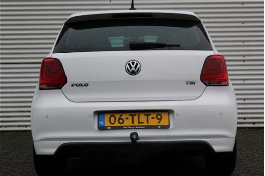 Volkswagen Polo - 1.2 TSI 90pk Highline R-Line / Panorama / Xenon / Navi / Trekhaak - 1